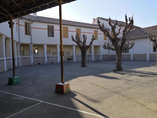 Lou Malhoulet école cour de récréation repérages Pâtissez-tapissez!