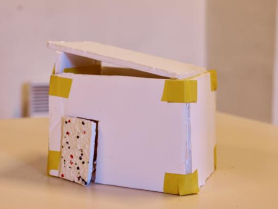 Le Cube au toit incliné