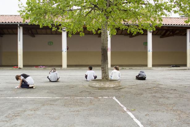 cour, exploration