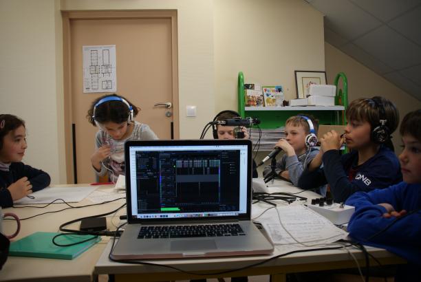 Réécoute collective des enregistrements / ébauche de montage des enregistrements de fictions radiophoniques (Marzoug)