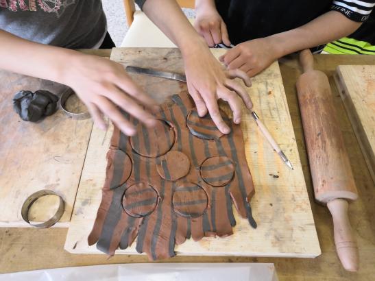 Terres mêlées, nériage. Atelier dans le cadre du projet pâtissez-tapissez, programme création en cours. 