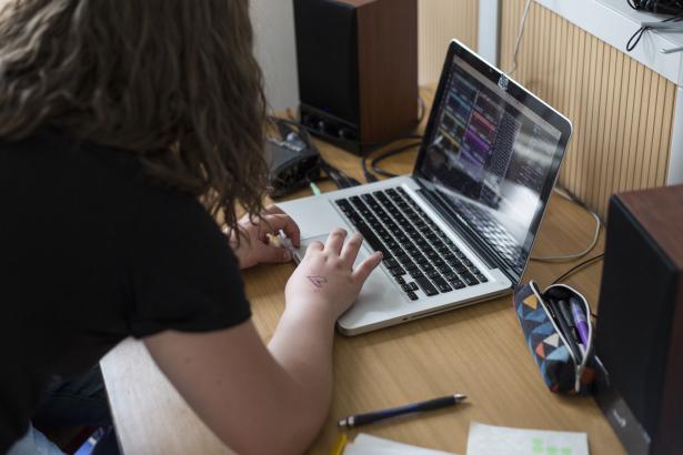 Les élèves de CM2 manipulent leur son sur le logiciel Musine Kit