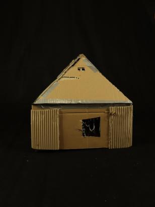 Marion Bouture création en cours Villiers-en-Lieu maquette maison en carton