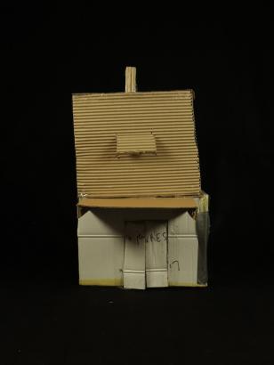 Marion Bouture création en cours Villiers-en-Lieu maquette maison en carton