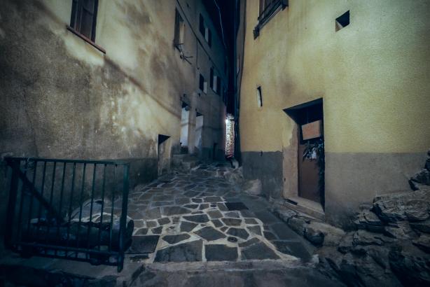 ruelle éclairée