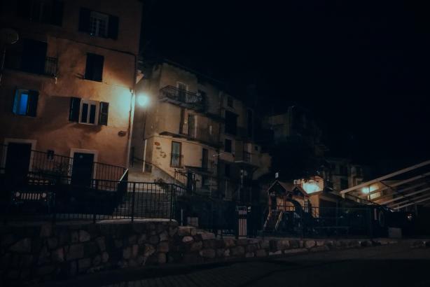 zone résidentielle et jeux pour enfants