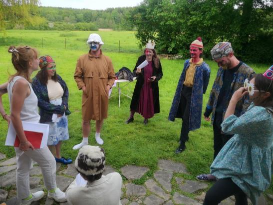 moment de discussion juste après une longue improvisation lors de notre première résidence de Pourquoi pas vivre tout nus?