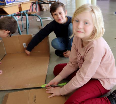 marion-bouture-creation-en-cours-villiers-en-lieu-CM1-CM2-maison-en-carton