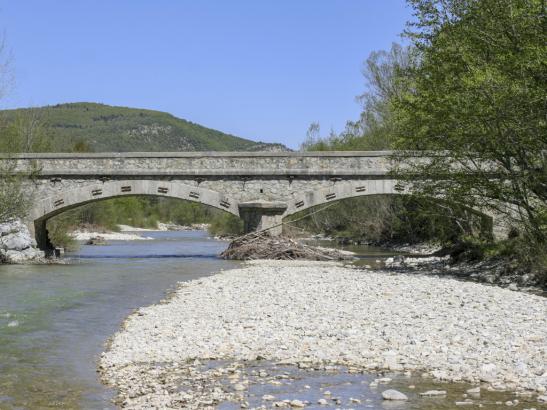 Le pont sur la Méouge, Aaron B.