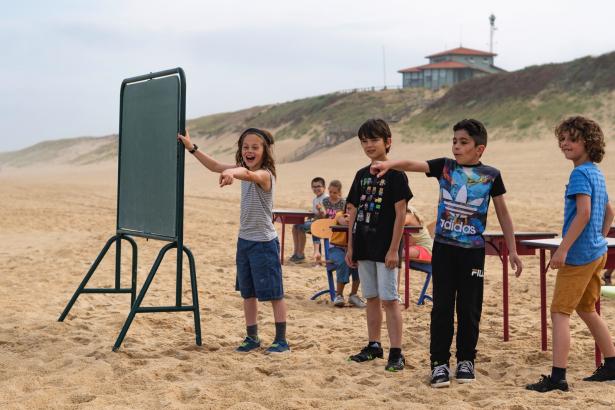 Le patrimoine de l'ordinaire école plein air sur la plage Cap de l'Homy Dorian Degoutte