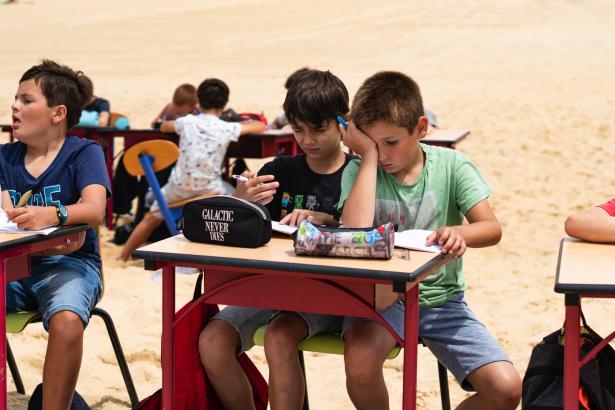 Le patrimoine de l'ordinaire école plein air sur la plage Cap de l'Homy Dorian Degoutte