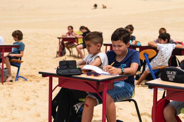 Le patrimoine de l'ordinaire école plein air sur la plage Cap de l'Homy Dorian Degoutte