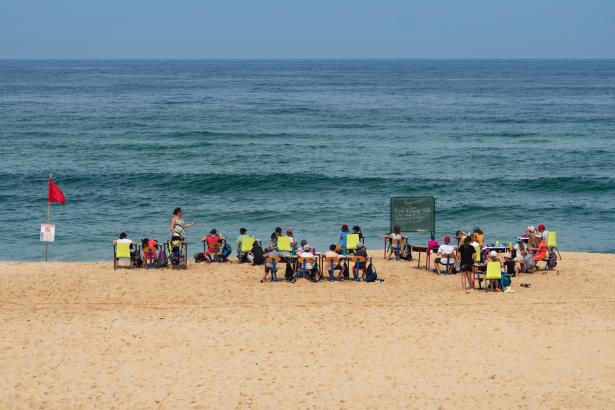 Le patrimoine de l'ordinaire école plein air sur la plage Cap de l'Homy Dorian Degoutte