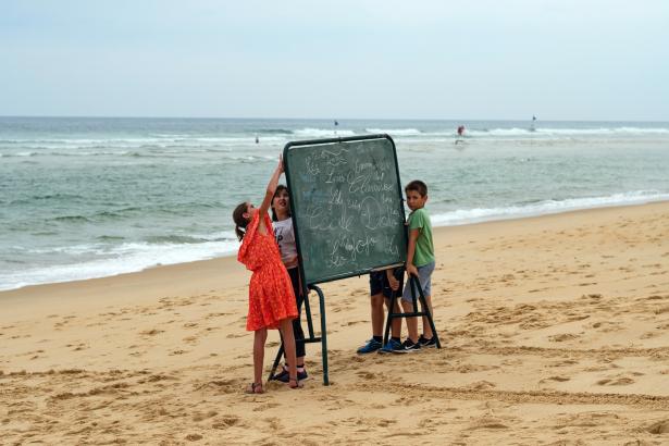 Le patrimoine de l'ordinaire école plein air sur la plage Cap de l'Homy Dorian Degoutte