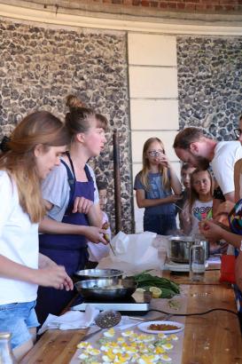 la table, lieu d'échange de recettes de familles