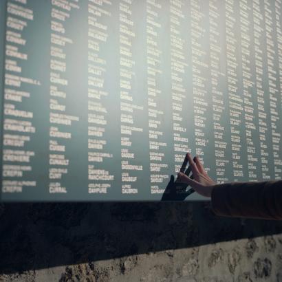 Monument aux Parisiens morts pendant la Première Guerre mondiale, Paris 20e | Mana Kikuta