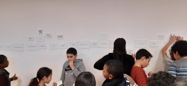 Agencer les pièces pour construire la timeline murale