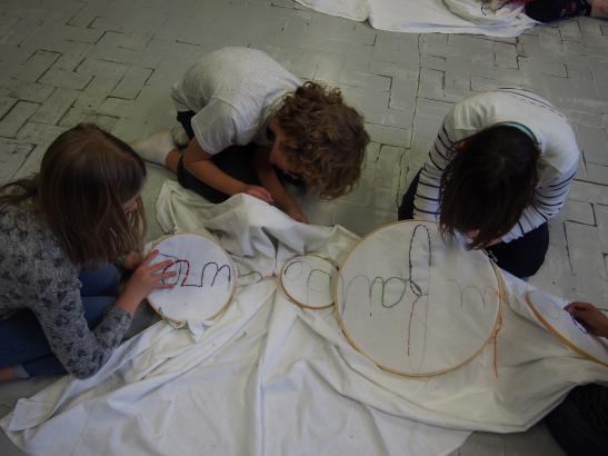 Broderie à plusieurs mains