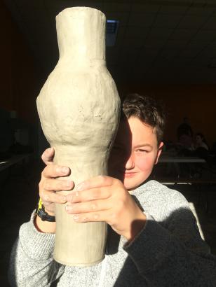 Younni et sa cruche
