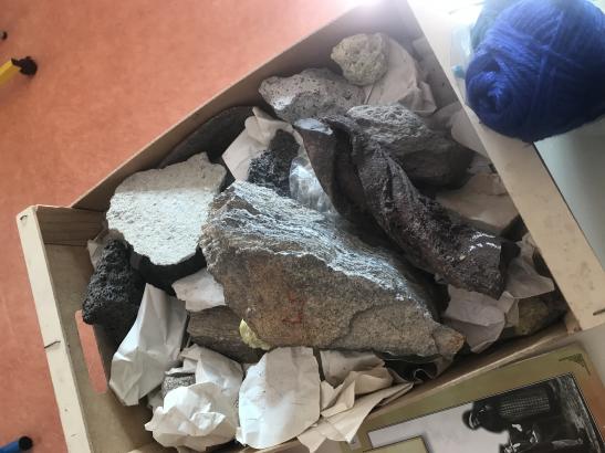 Boite à pierres en classe