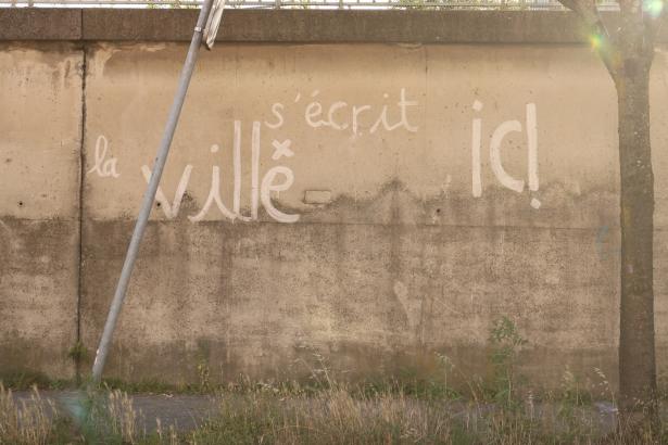 Écrire (dans) la ville