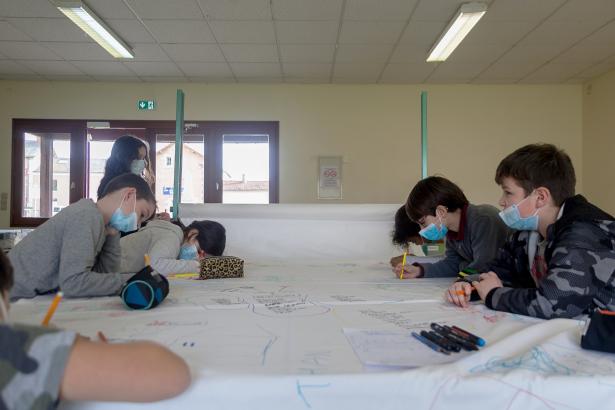 Discutions et dessins