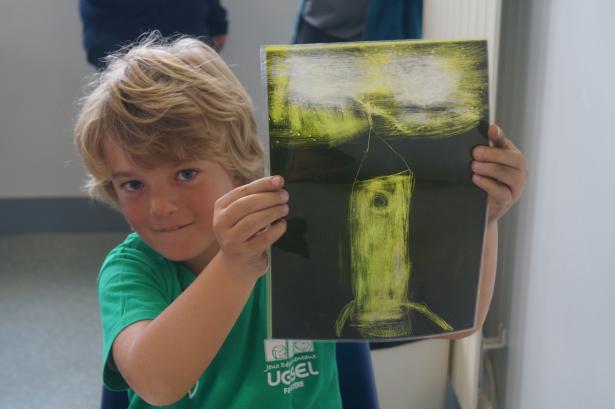 combinaison de transparents jaune et noir