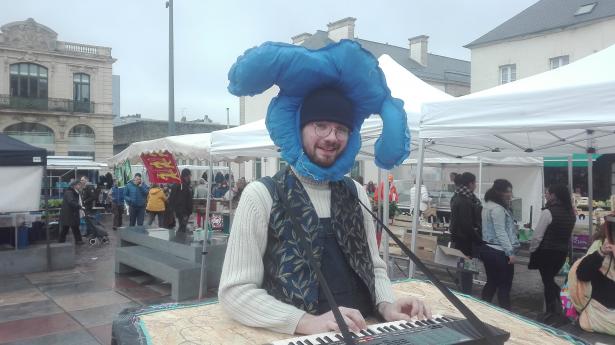 (exemple de sculptures-costumes)