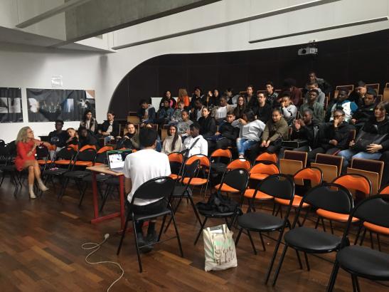 Animation d'un débat sur l'art contemporain dans le lycée