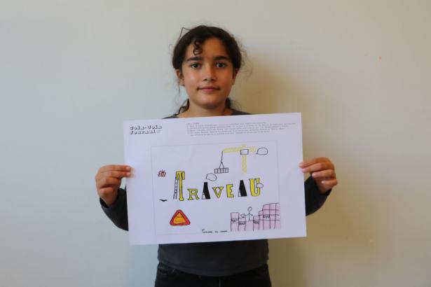 Anaëlle avec un dessin d'Aleksandra