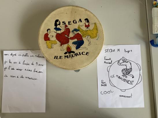 Dessiner et décrire l’objet d’une camarade. Ecrire l’histoire qu’on lui imagine.