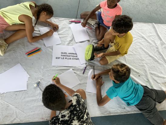 Se mettre d’accord sur la réponse à une question, par exemple, «Quel est le pire cauchemar ? »