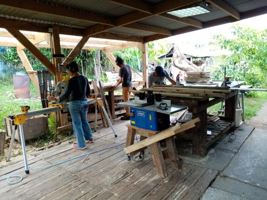 Visite des ateliers d’artistes de l’association Les Rencontres Alternatives au Guillaume.