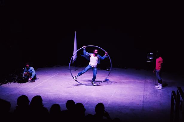 Pourvu que la mastication ne soit pas longue, spectacle avec Hakim Bah, Arthur Bartlett Gillette, Juan Ignacio Tula