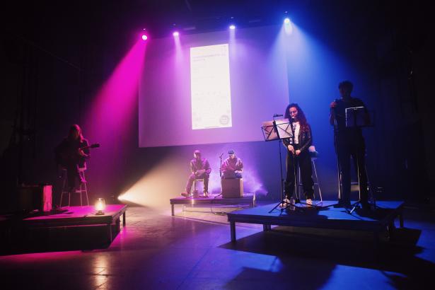  À la Chicha, performance et lecture par Mehdi Meklat, Badroudine Said Abdallah, Sofiane Bennacer et Oulaya Amamra, musique par Trustfall