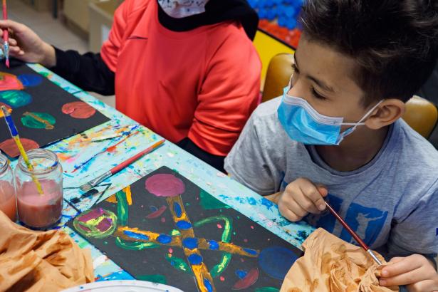 Atelier peinture en vue de la fresque cosmique