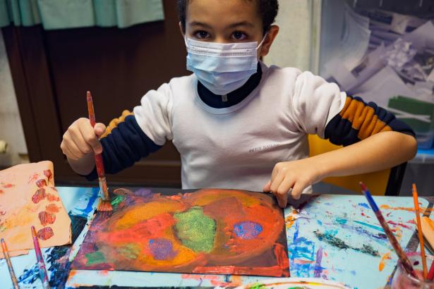 Atelier peinture en vue de la fresque cosmique