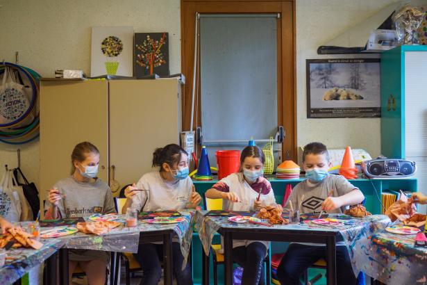 Atelier peinture en vue de la fresque cosmique
