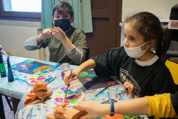 Atelier peinture en vue de la fresque cosmique
