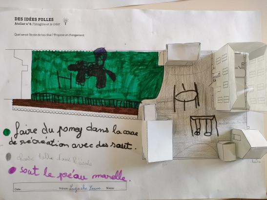 poney dans la cour