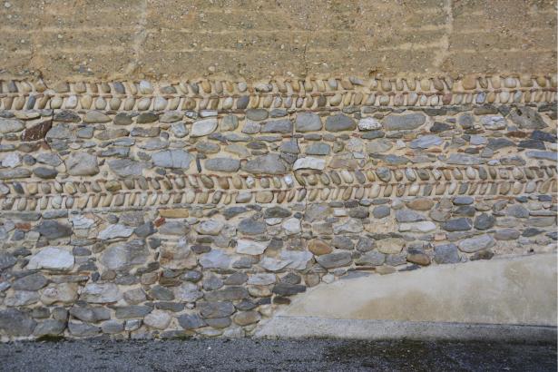 Soubassement de galets