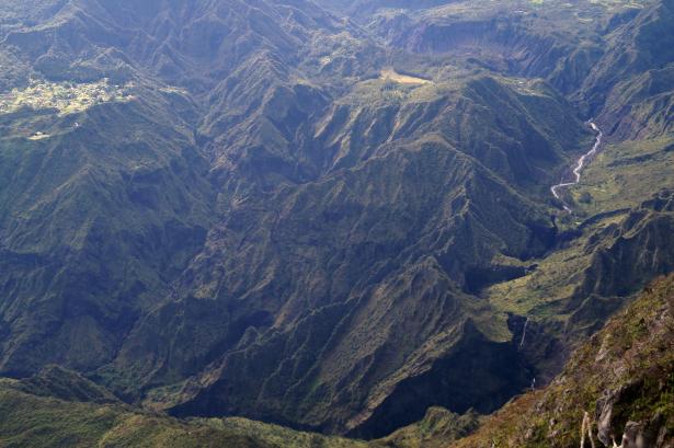 Point de vue sur le Cirque de Mafate depuis le Maïdo.