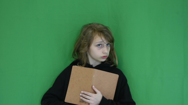 Aurore, élève de CM2 à l'école de Clairac © Mélodie Bajo - "Je voudrais vous présenter mes personnages." - 2022