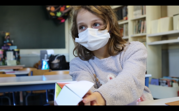 Aurore, élève de la classe de CM2 de Clairac © Claire Lacabanne - "Je voudrais vous présenter mes personnages." - 2022