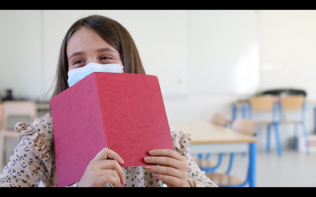 Claris, élève de la classe de CM2 de Clairac © Claire Lacabanne - "Je voudrais vous présenter mes personnages." - 2022