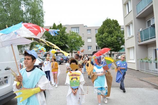 parade dans le quartier