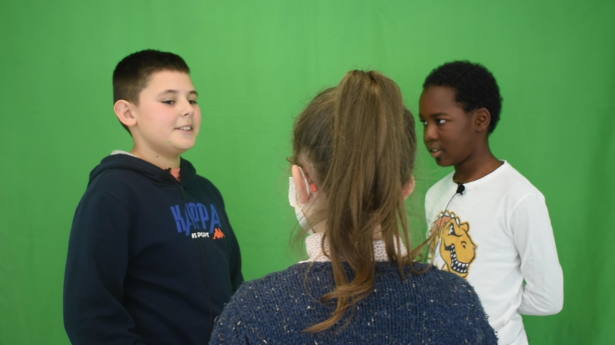 Daniel et Taniss, élèves de CM2 de l'école de Clairac © Mélodie Bajo - "Je voudrais vous présenter mes personnages." - 2022