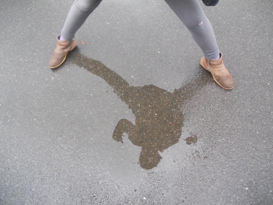 Photos prises par les enfants pendant une "chasse au reflet" dans la cour de l'école