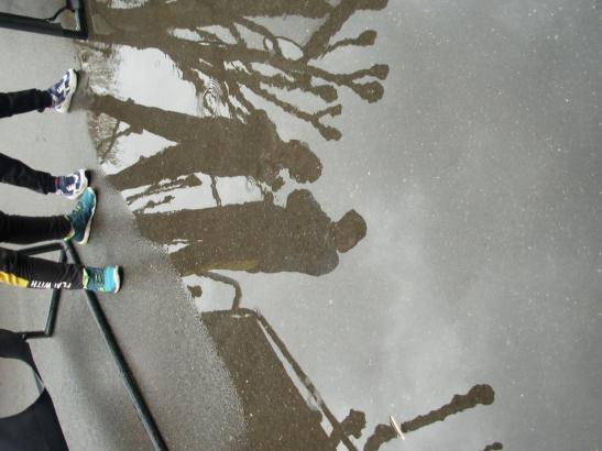Photos prises par les enfants pendant une "chasse au reflet" dans la cour de l'école