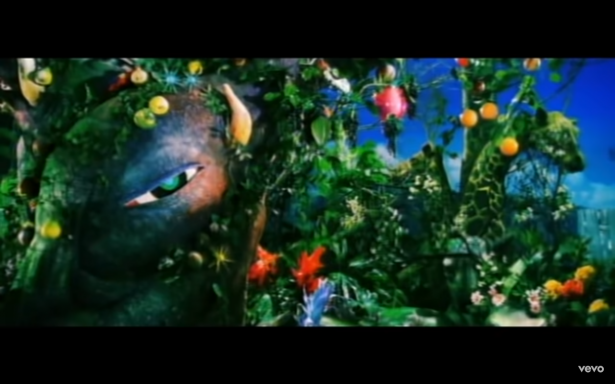 Clip vidéo de "Sakura Drops" SAKURAドロップス (2002), Utada Hikaru, réalisé par Kazuaki Kiriya